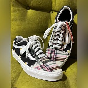 Vans Daisy Plaid Tennies NWT